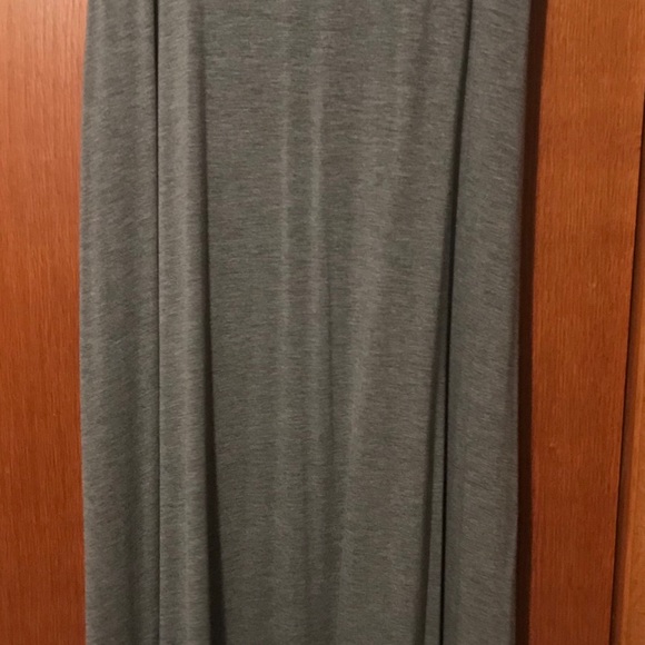 Gray skirt - Picture 2 of 2